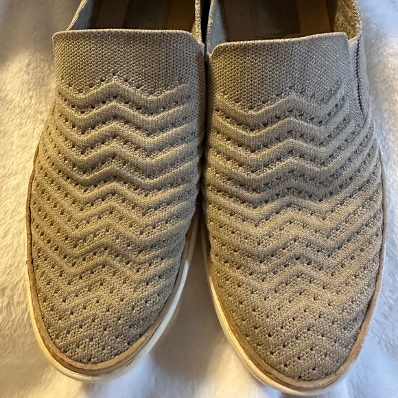 GUC Ugg Slip Ons. Size 9.5 Women’s. - Picture 7 of 11